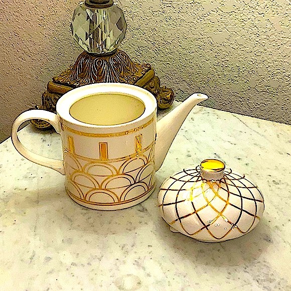GRACES TEAWARE TEAPOT AND LID GOLD ARCHITECTURAL DESIGN PORCELAIN 4 CUPS NEW - Picture 2 of 8